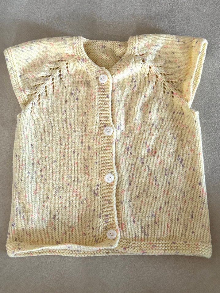 Kız bebek Bej Örme Kolsuz Hırka - Görsel 2