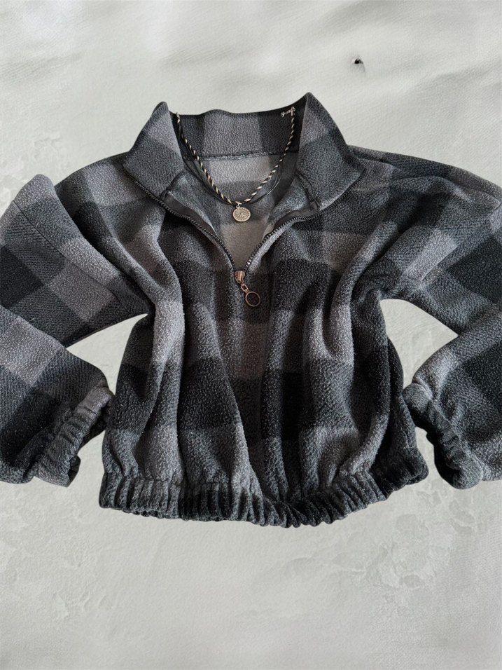 Gotik Ekoseli Sweatshirt y2k rock outfit - Görsel 3