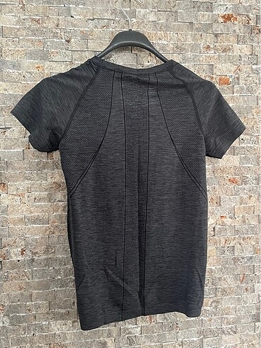 l Beden H&M sport tshirt vintage y2k