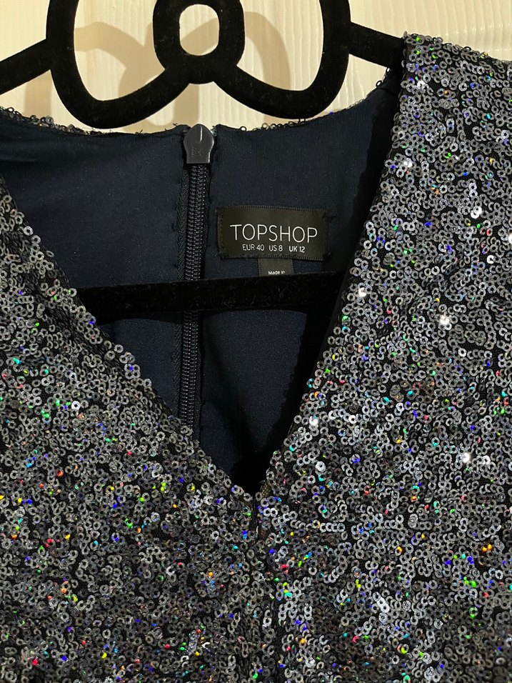 Kısa Kollu Parlak V Yaka Mini Bluz - Görsel 2