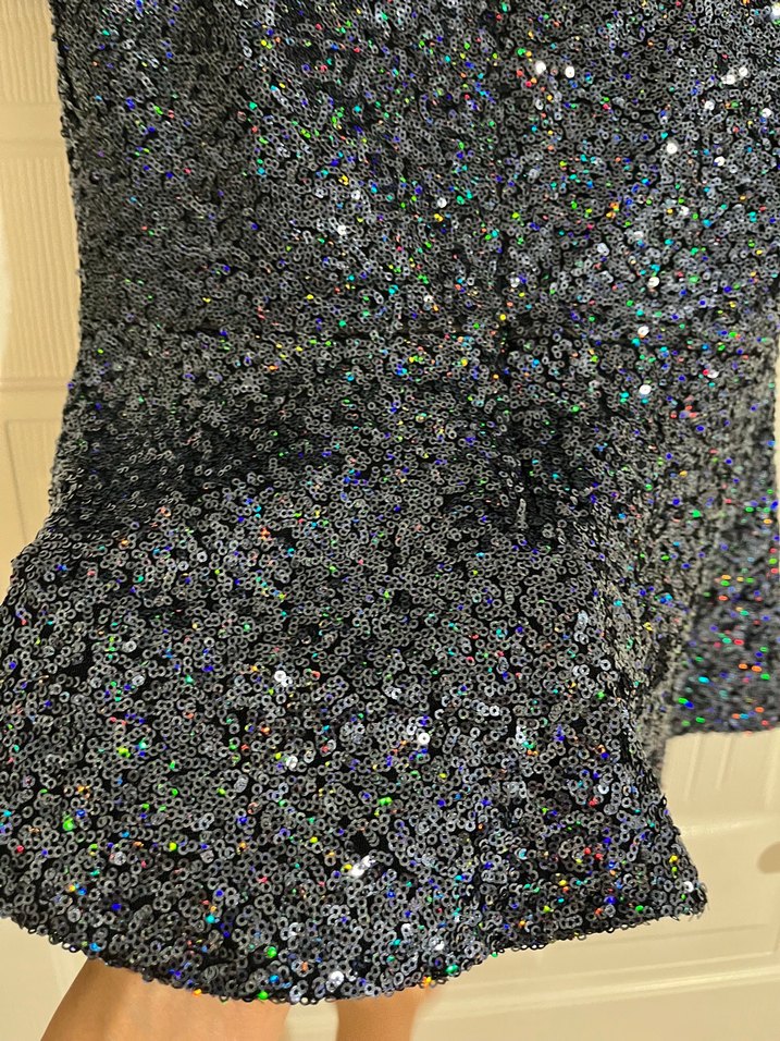 Kısa Kollu Parlak V Yaka Mini Bluz - Görsel 4