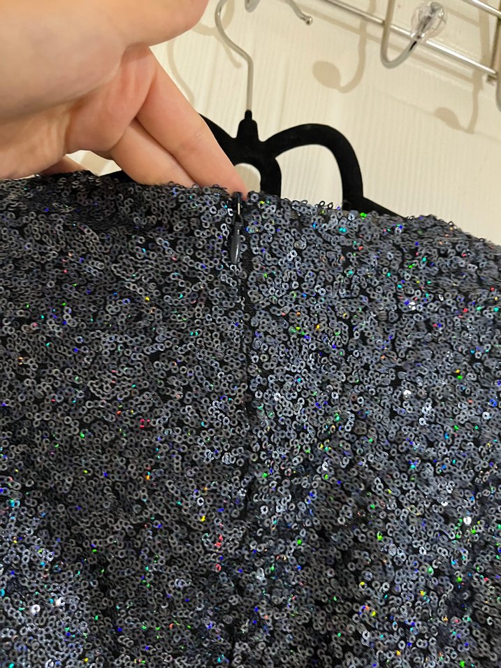 Kısa Kollu Parlak V Yaka Mini Bluz - Görsel 5