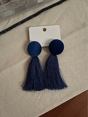 Püsküllü H&M küpe
