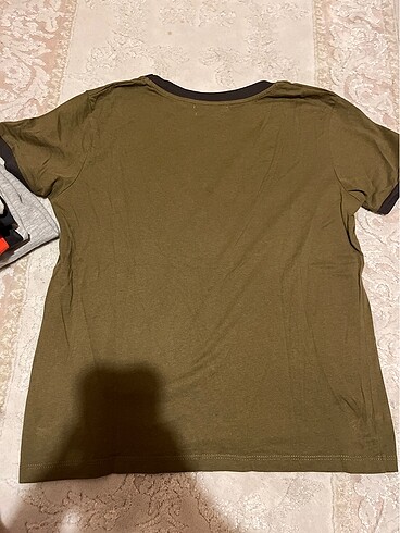 l Beden haki Renk pull and bear haki tisort
