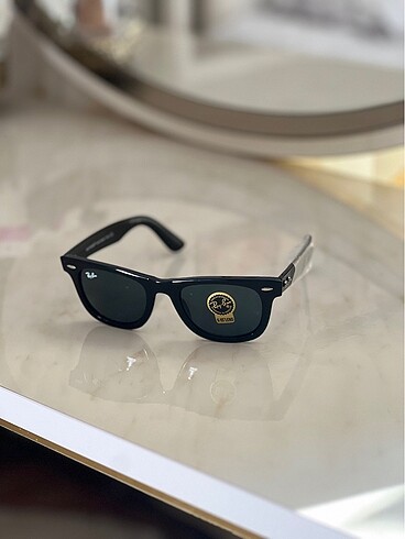 Rayban wayfarer güneş gözlüğü