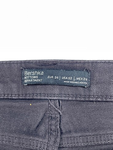 34 Beden siyah Renk Bershka Jean / Kot Şort %70 İndirimli.