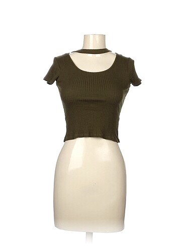 Pull and Bear T-shirt %70 İndirimli.