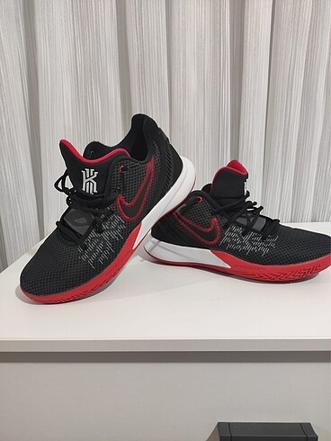 Nike Kyrie Flytrap 2 Basketbol Ayakkabısı