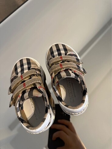 21 Beden Burberry çocuk ayakkabı