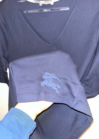 Burberry V yaka tişört - Görsel 3
