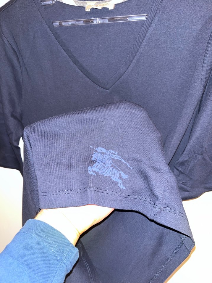 Burberry V yaka tişört - Görsel 3