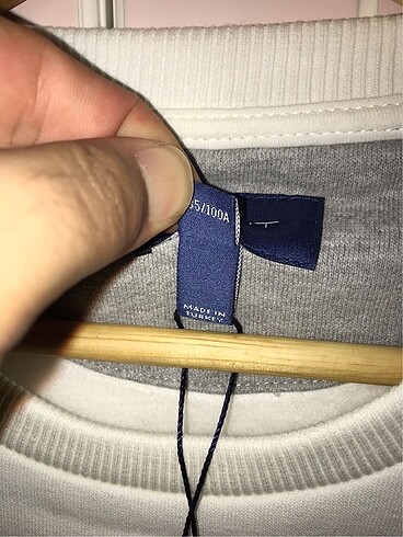 l Beden Gant Sweatshirt.