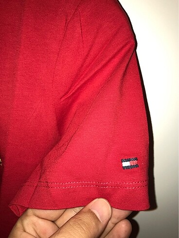 s Beden kırmızı Renk Tommy Hilfiger Bayan Tişört.