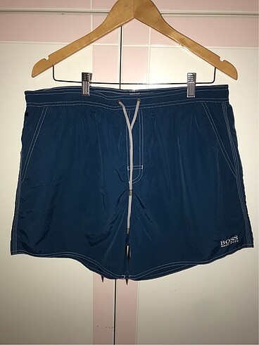 Hugo Boss Deniz Şortu.