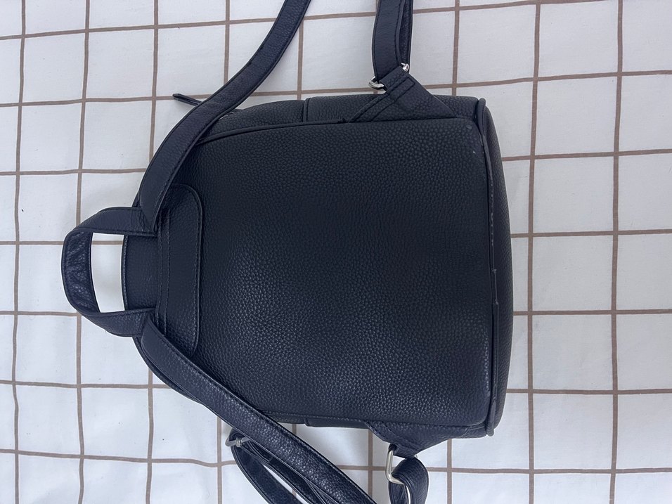 Siyah Minimalist Deri Sırt Çantası — görsel 5/10