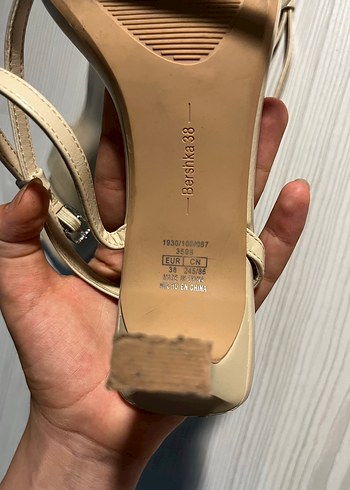 38 Beden ten rengi Renk Bershka Marka Minimalist Bej Topuklu Sandalet