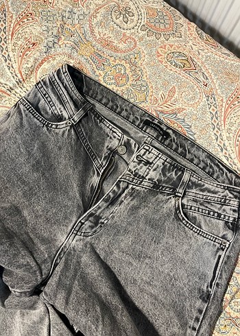 Gri Batik Desenli Bol Kesim Kadın Jean