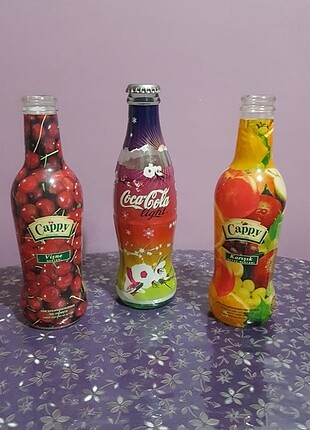 Coca Cola ve Cappy koleksiyon şişeleri ve plastik kartlar 