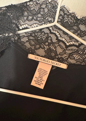 Victorias Secret Uzun Siyah Dantel Detaylı Saten Kadın Sabahlık - Görsel 6