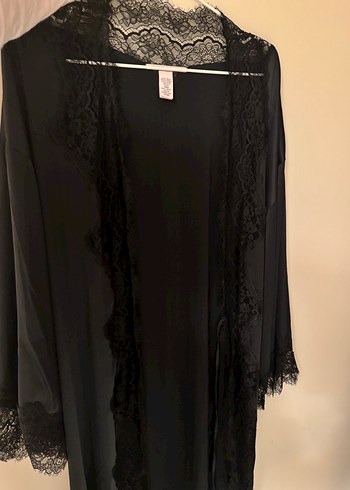 Victorias Secret Uzun Siyah Dantel Detaylı Saten Kadın Sabahlık - Görsel 5
