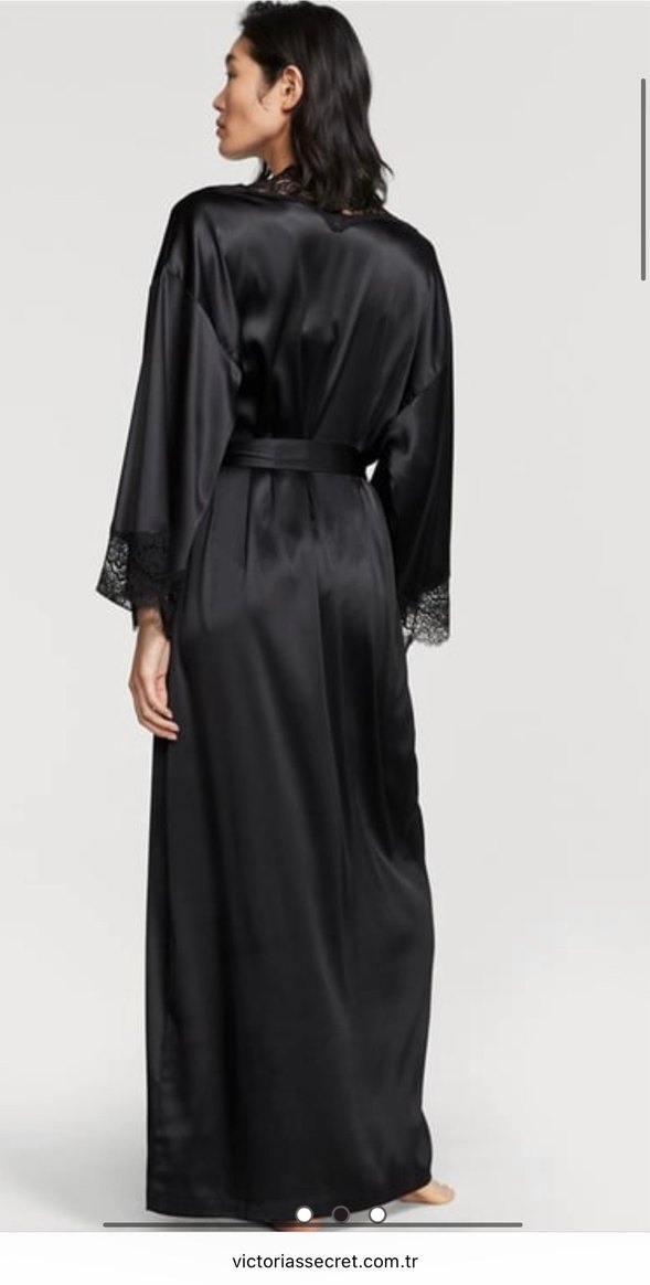 Victorias Secret Uzun Siyah Dantel Detaylı Saten Kadın Sabahlık - Görsel 4