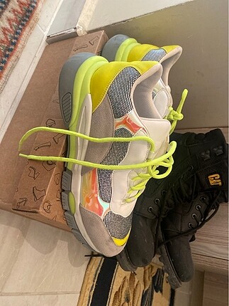 Sneaker