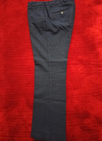 Siyah üzerine mavi kare benekli kumaş pantolon