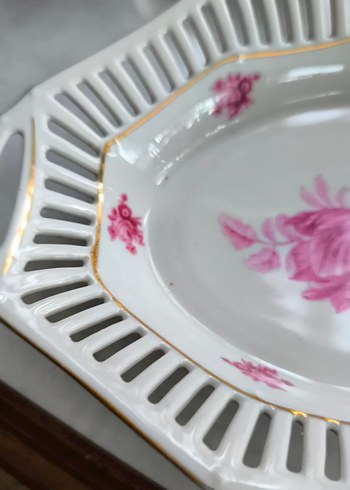 Pembe Baskılı Delikli Porselen Servis Tabağı - Görsel 11