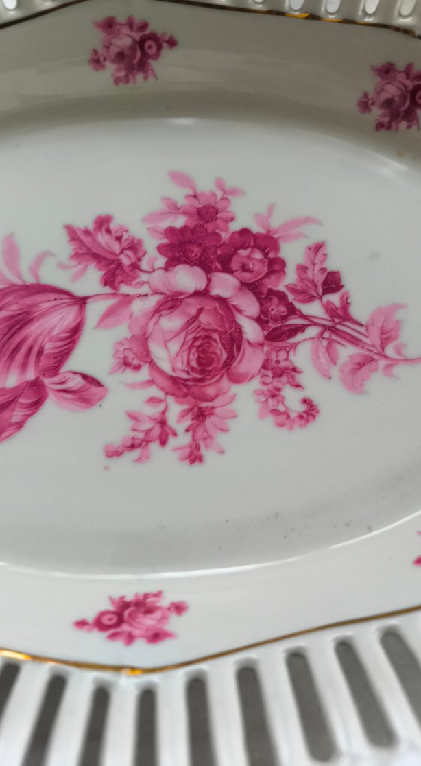 Pembe Baskılı Delikli Porselen Servis Tabağı - Görsel 2