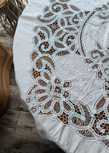 Bohem İşlemeli Beyaz Yuvarlak Masa Örtüsü 6adet peçete - Görsel 3