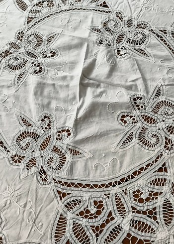 Bohem İşlemeli Beyaz Yuvarlak Masa Örtüsü 6adet peçete - Görsel 5