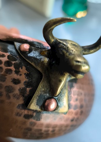 Kahverengi Bakır Vazo Boğa Figürlü antika - Görsel 5