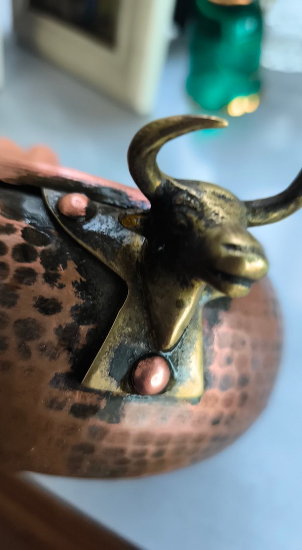 Kahverengi Bakır Vazo Boğa Figürlü antika - Görsel 5