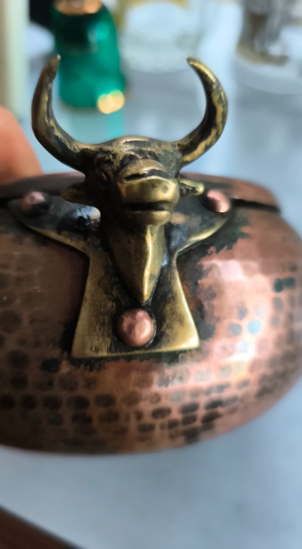 Kahverengi Bakır Vazo Boğa Figürlü antika - Görsel 4