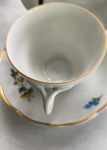 Altın detaylı çiçek balina saplı desenli beyaz fincan takımı - Görsel 2