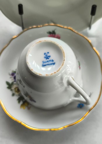 Altın detaylı çiçek balina saplı desenli beyaz fincan takımı - Görsel 3