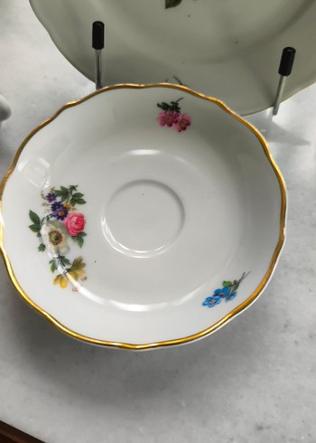 Altın detaylı çiçek balina saplı desenli beyaz fincan takımı - Görsel 4