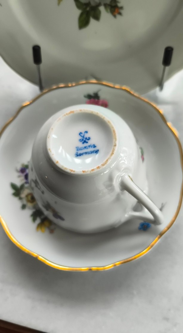 Altın detaylı çiçek balina saplı desenli beyaz fincan takımı - Görsel 3