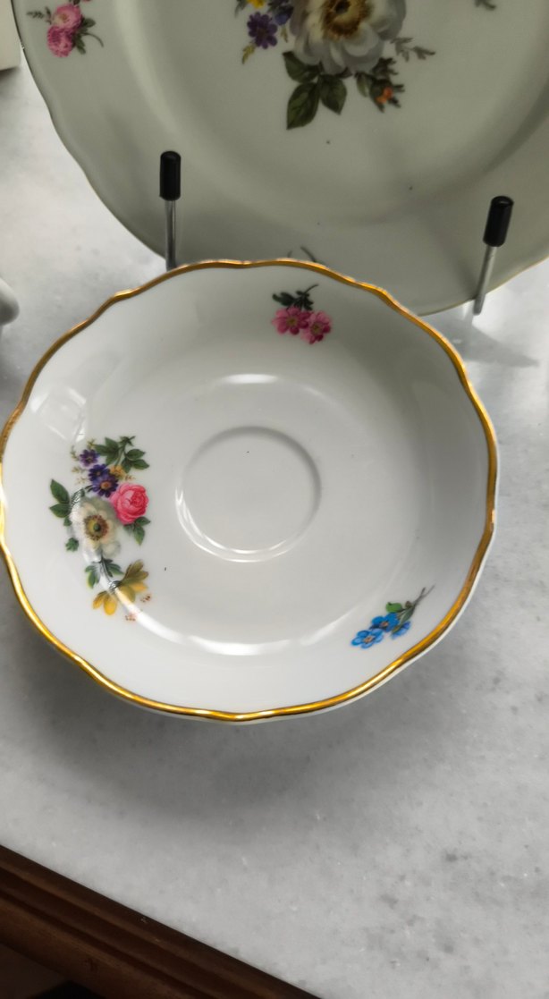 Altın detaylı çiçek balina saplı desenli beyaz fincan takımı - Görsel 4