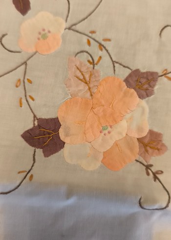 İşlemeli Bej Masa Örtüsü - Görsel 7