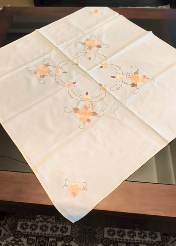 İşlemeli Bej Masa Örtüsü - Görsel 3