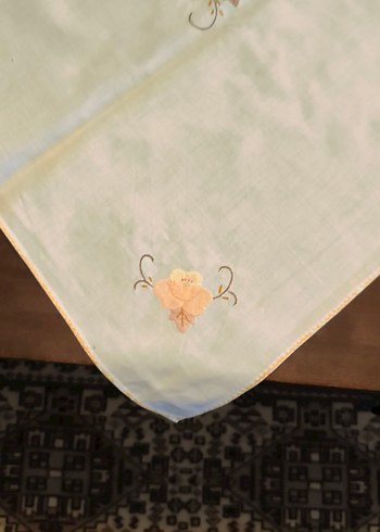 İşlemeli Bej Masa Örtüsü - Görsel 2