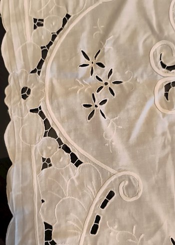 el İşlemeli Beyaz Masa Örtüsü Avrupa'dan aldım - Görsel 3