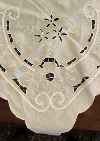 el İşlemeli Beyaz Masa Örtüsü Avrupa'dan aldım - Görsel 2
