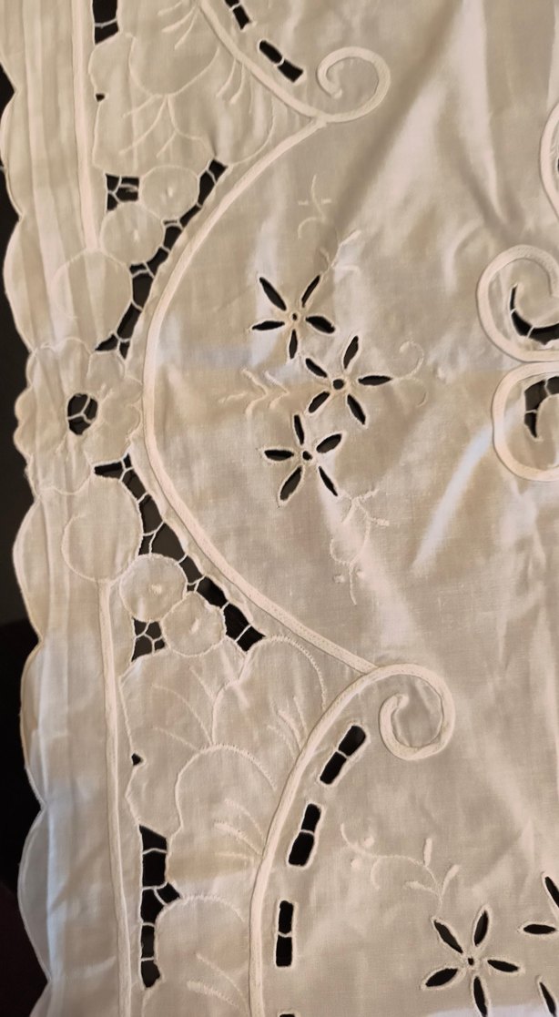 el İşlemeli Beyaz Masa Örtüsü Avrupa'dan aldım - Görsel 3