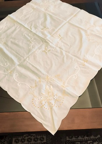 İşlemeli Beyaz Parlak Masa Örtüsü - Görsel 4
