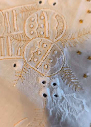 İşlemeli Beyaz Parlak Masa Örtüsü - Görsel 7