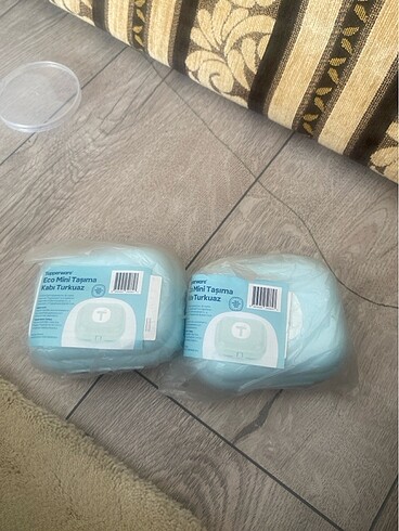 2 tane tupperware atıştırmalık kabı