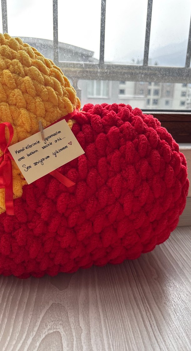 Galatasaray Büyük Boy Kalp Yastık - Görsel 3