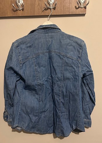 Düğmeli Mavi Denim Kadın Gömlek - Görsel 3